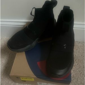 Champion Rally! Great condition!! Womens Size 7!